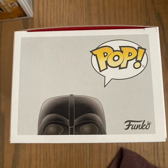Darth Vader funko pop red chrome - Picture 2 of 4